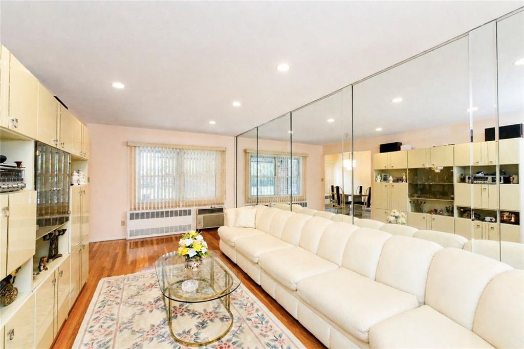 2260 East 60th Place Image 4