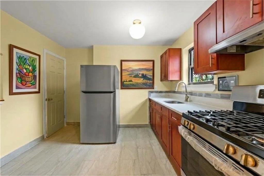 678 BELMONT Avenue Image 5