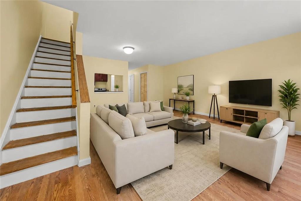678 BELMONT Avenue Image 4
