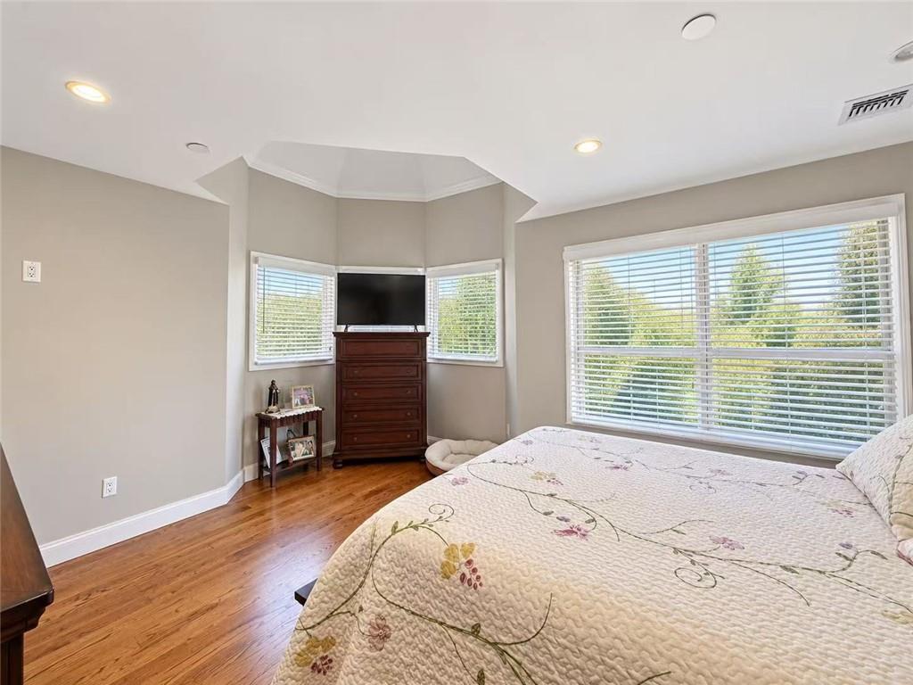 391 Grimsby Street Image 4