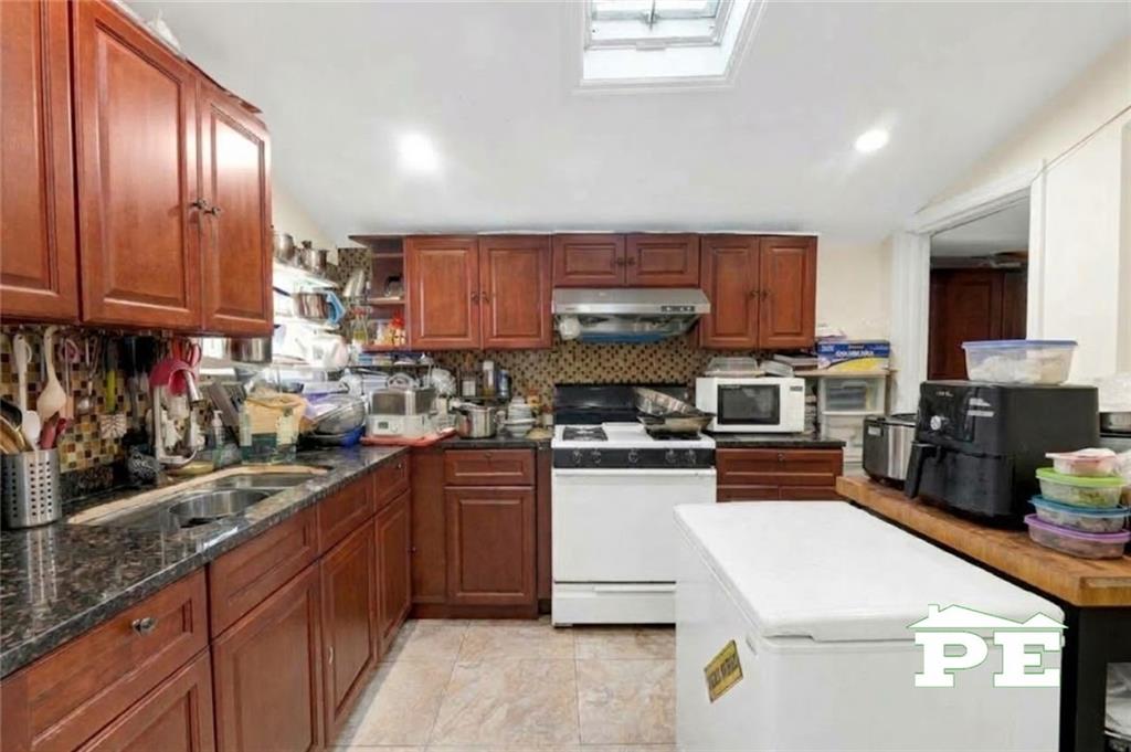 6 Lester Court, Brooklyn, New York, 11229 image 12