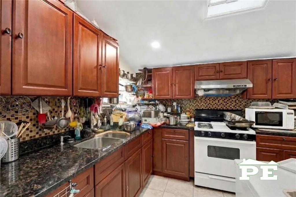 6 Lester Court, Brooklyn, New York, 11229 image 13