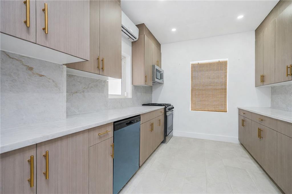 8 Brighton Court, Brooklyn, New York, 11223 image 8