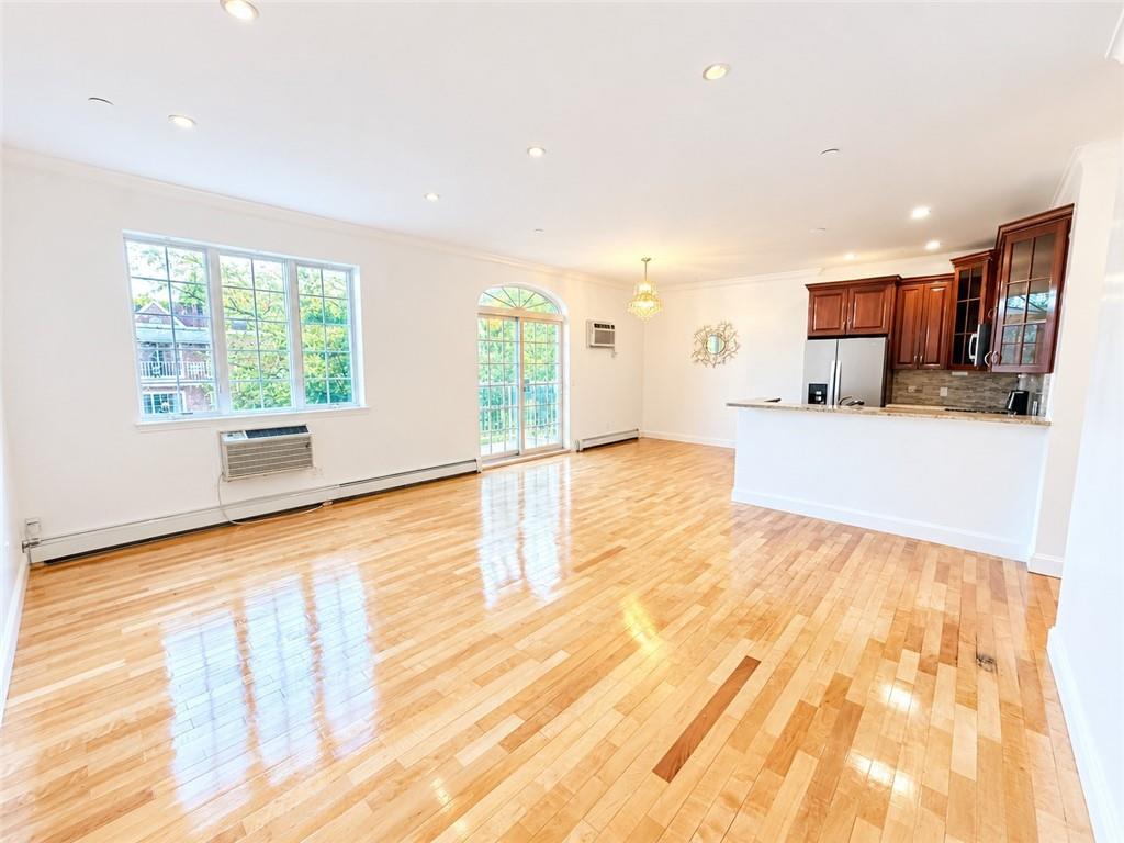 1570 West 10th Street 3A Image 4