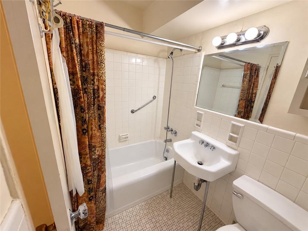370 Ocean Parkway 3D, Brooklyn, New York, 11218
