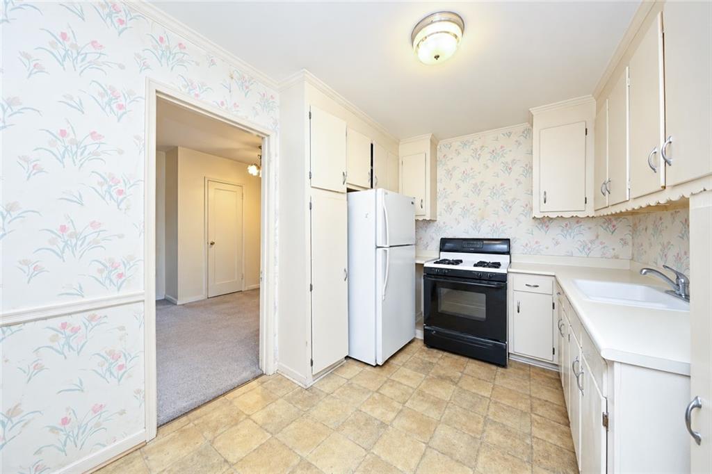 22 Webster Avenue 4F Image 2
