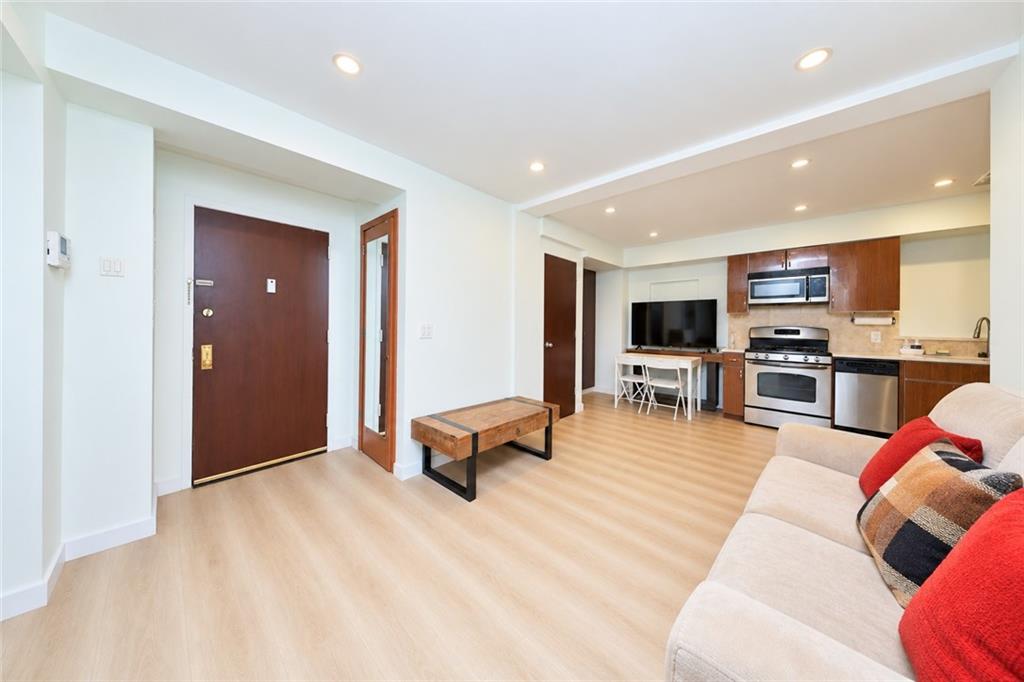 1495 East 28th Street 3E Image 5