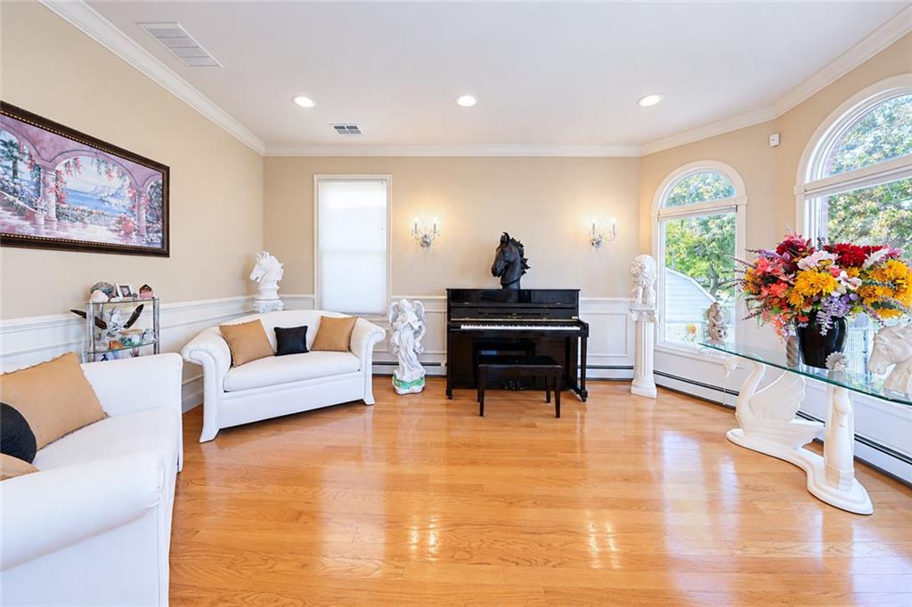 214 Mason Boulevard, Staten  Island, New York, 10309 image 9