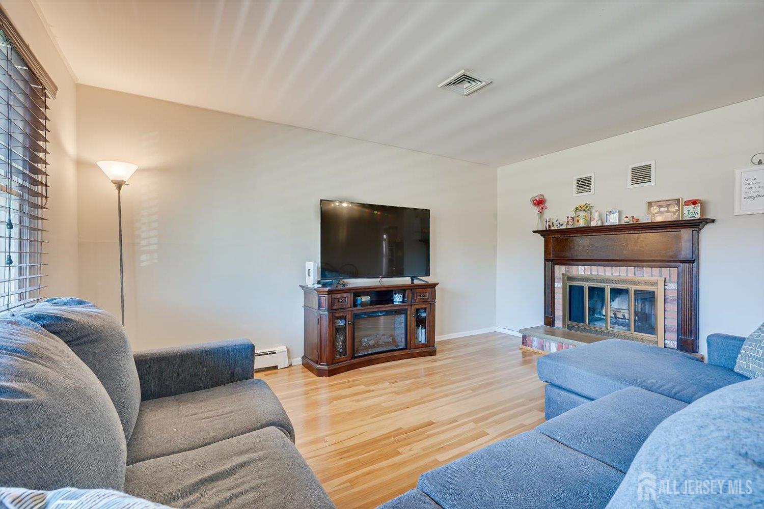 2348 Holly Avenue Image 5
