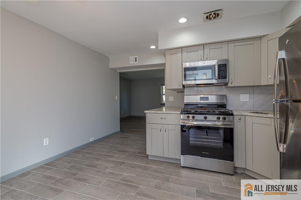 27 Judson Street 15A Image 3