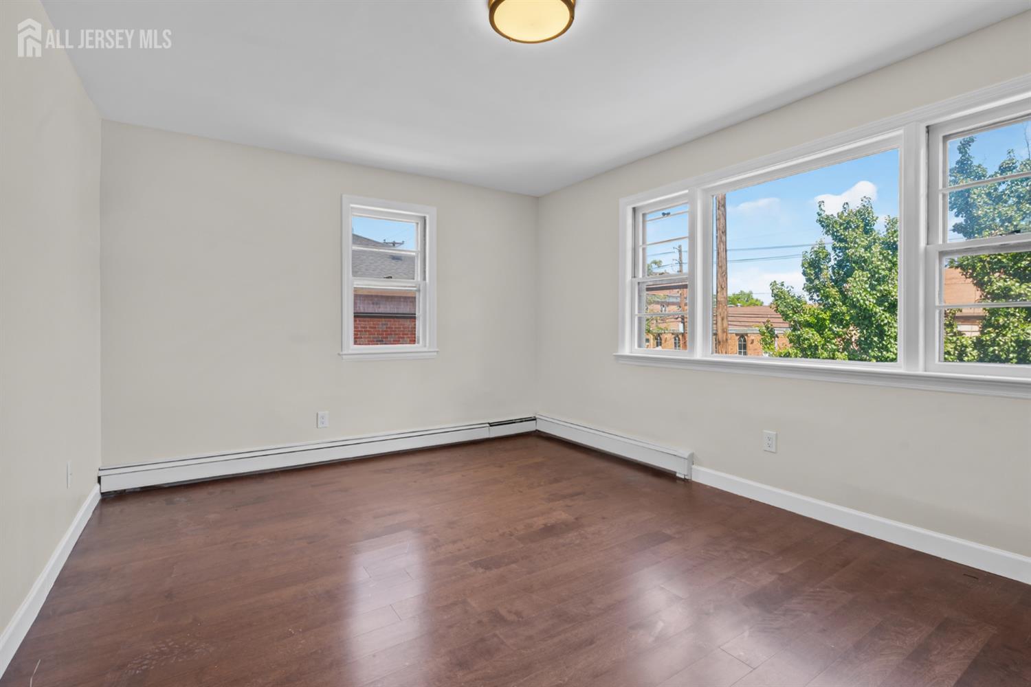 520 w Grand Avenue Image 4