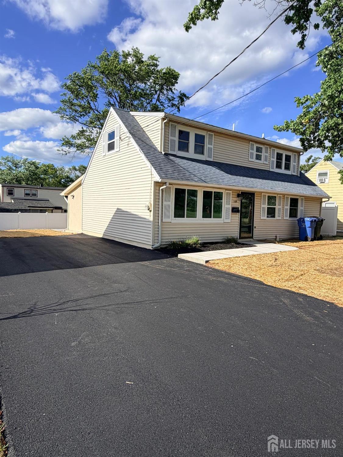 109 W Arthur Place Image 2
