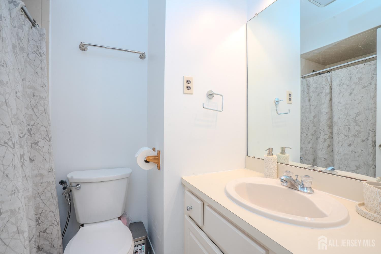 1088 Schmidt Lane, North Brunswick, NJ, 08902 image 18