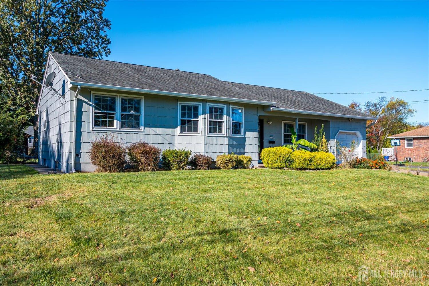 932 Eva Street Image 3