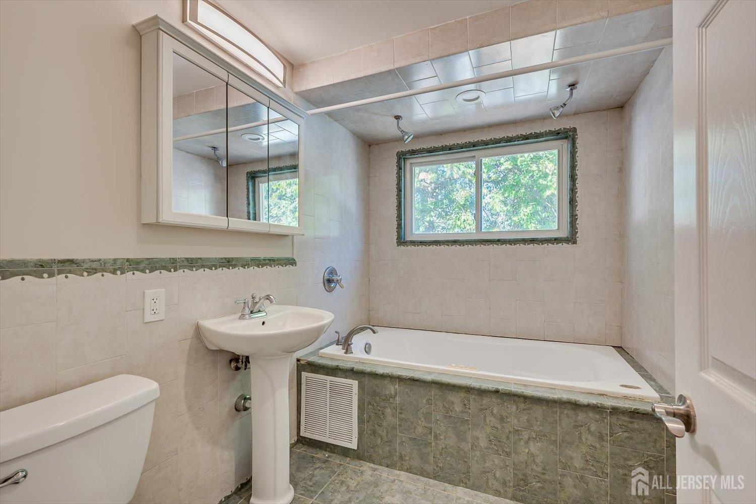 82 Lewis Street, Perth Amboy, NJ, 08861 image 23