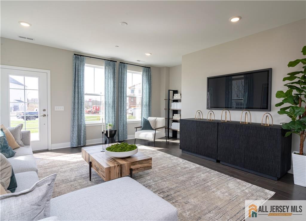 338 Cora Bergen Boulevard Image 4