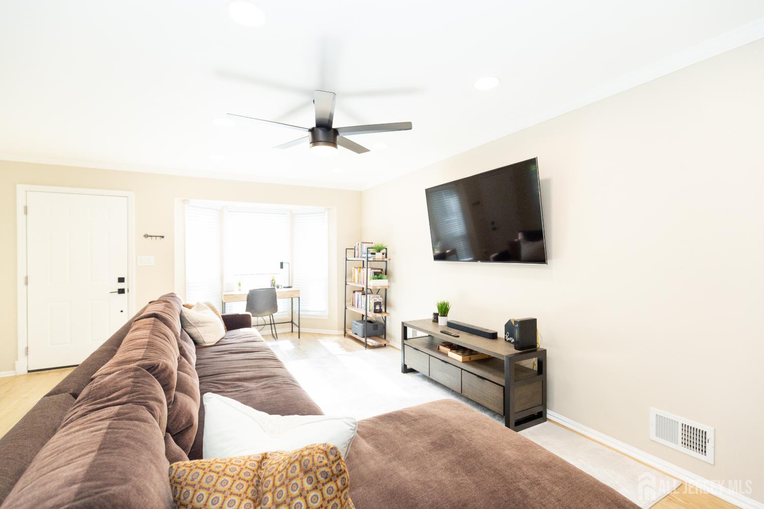 130 Albury Way Image 5