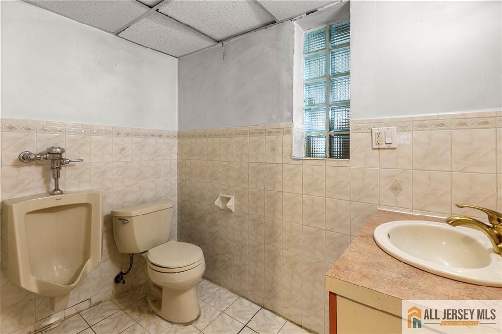 65 Livingston Avenue, Kearny, NJ, 07032 image 41