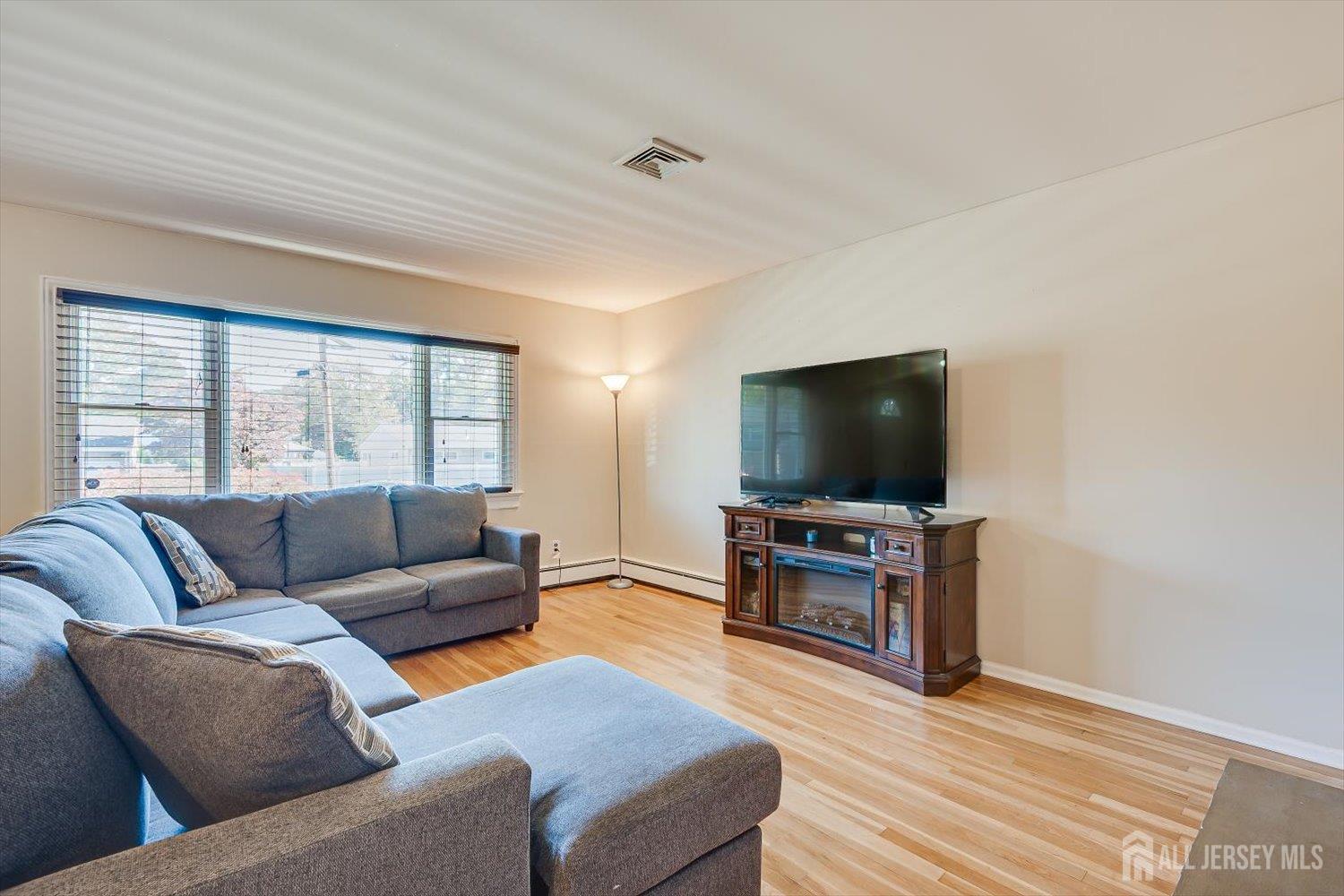 2348 Holly Avenue Image 4