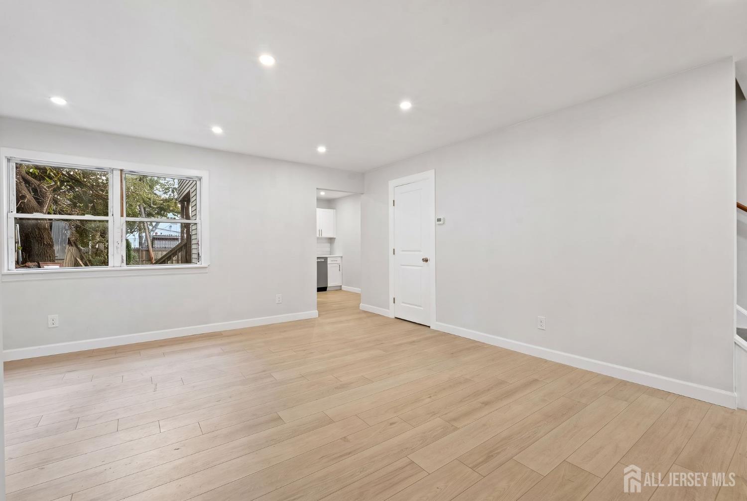 8 James Street Image 5