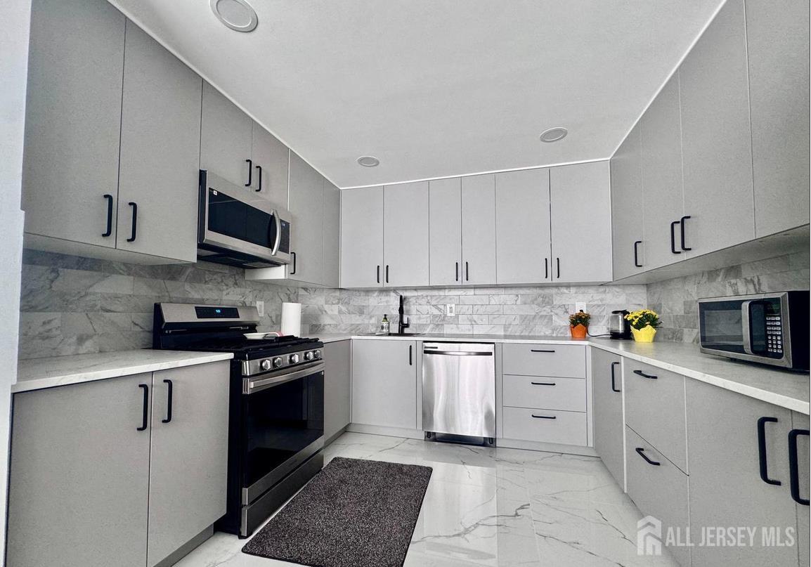 29 Farnham Square Image 4