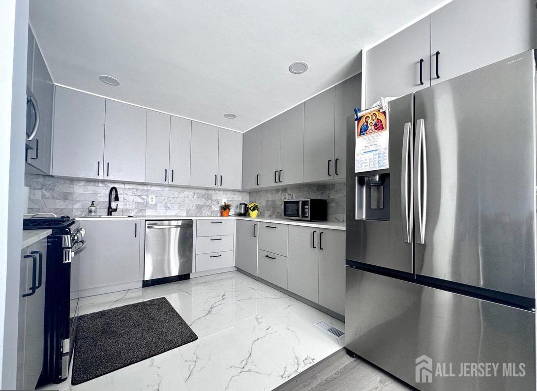 29 Farnham Square Image 2
