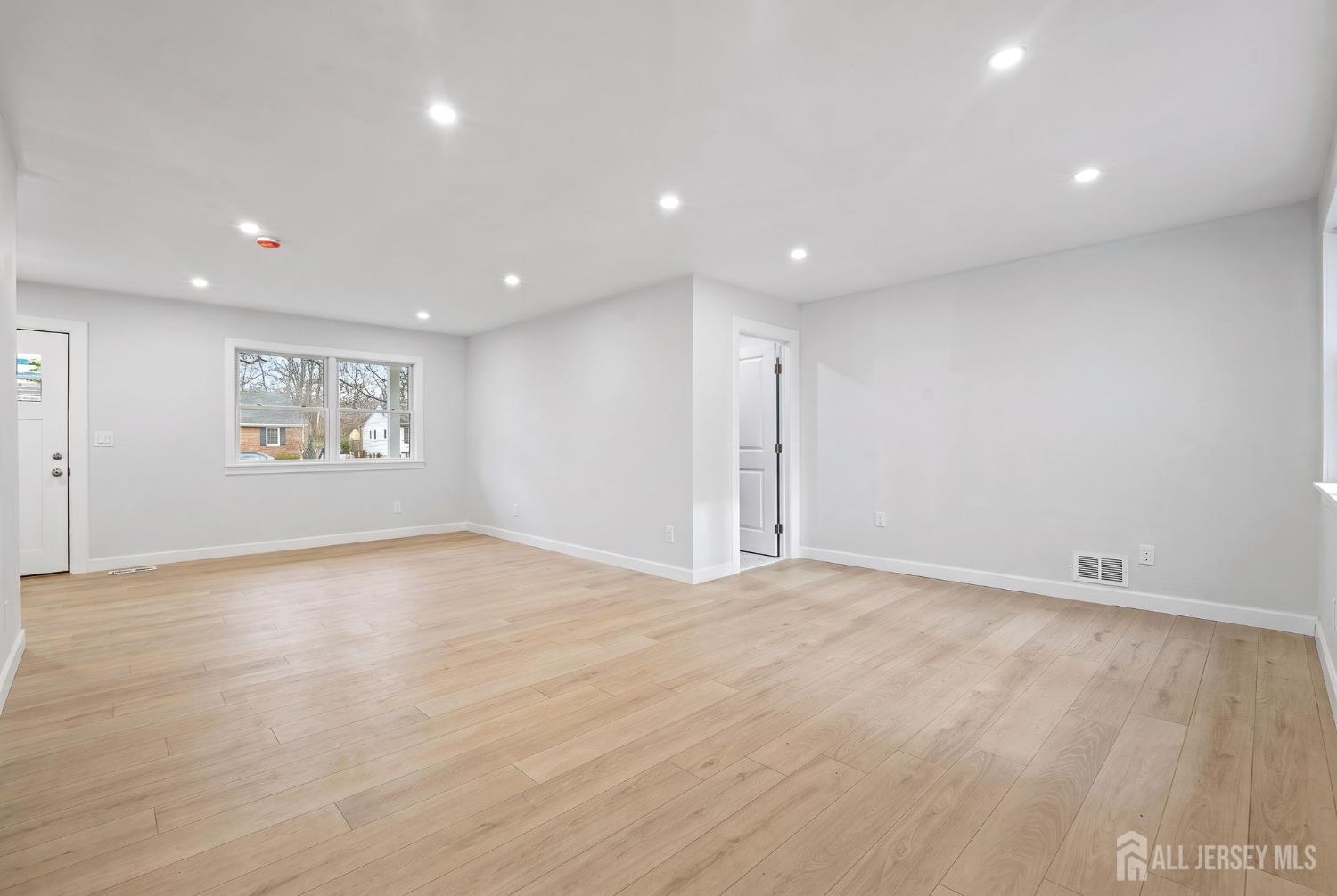 8 James Street Image 4