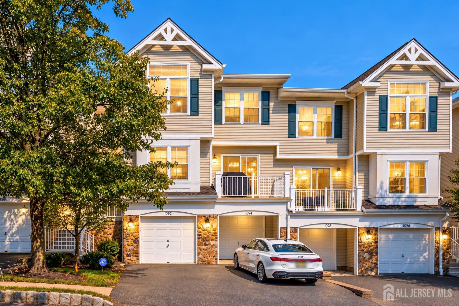 1092 Shadowlawn Drive Image 1