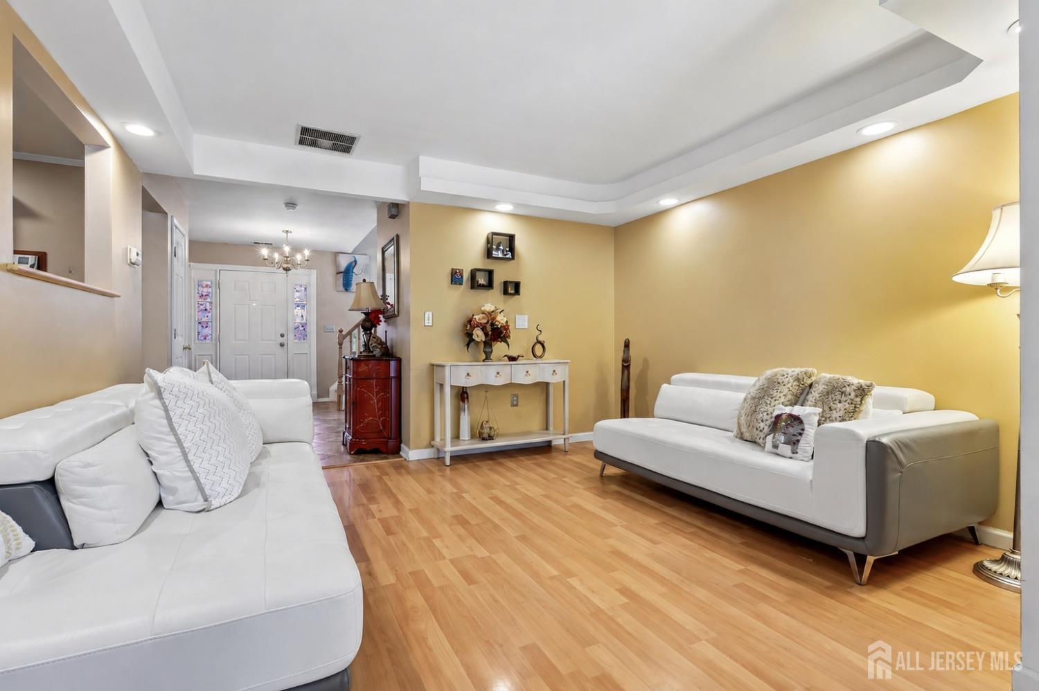 3 Letts Court Image 3