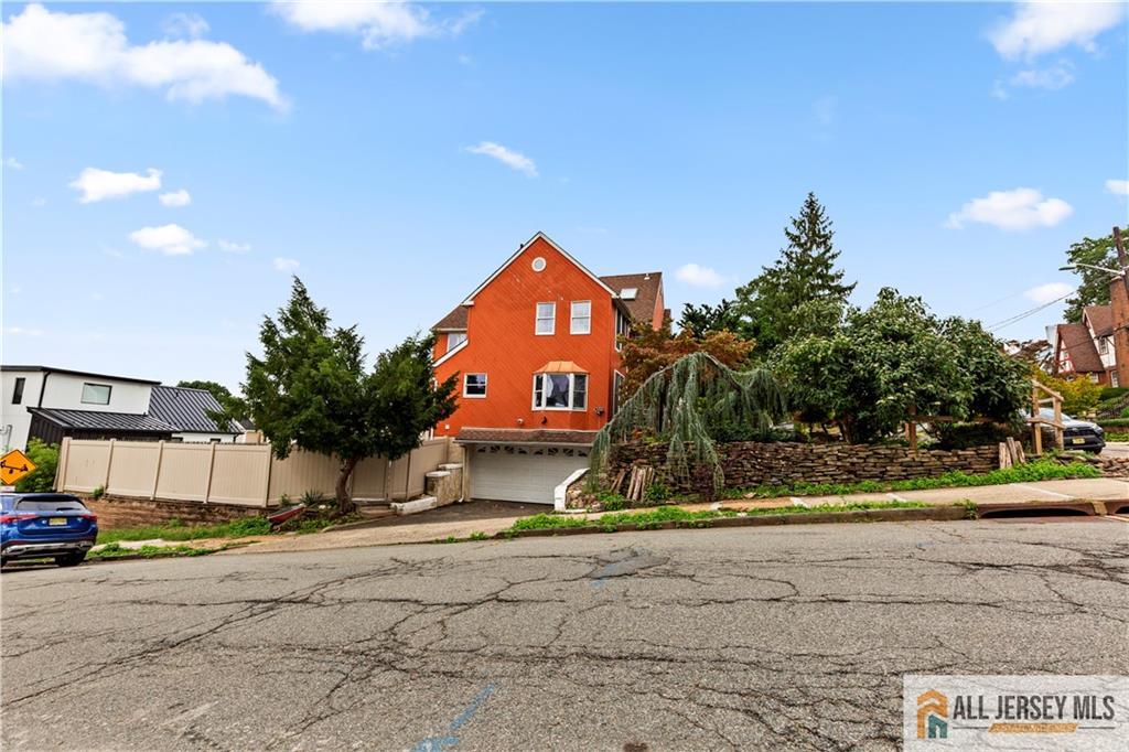 65 Livingston Avenue Image 3