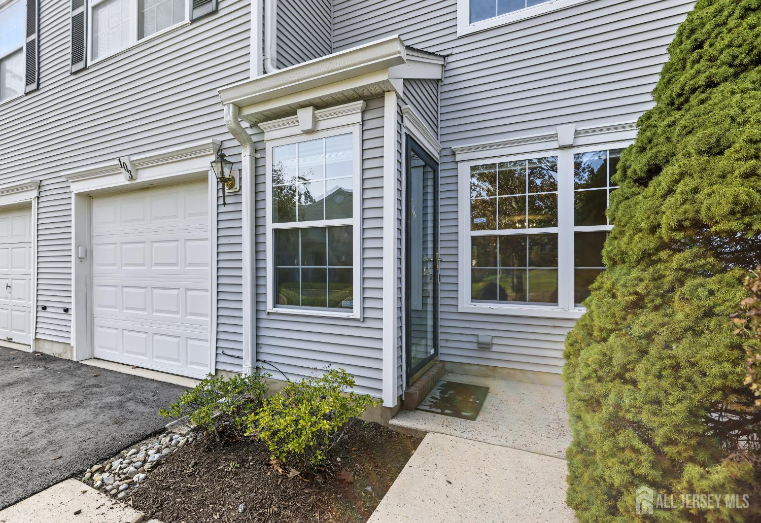 103 Creststone Circle Image 5
