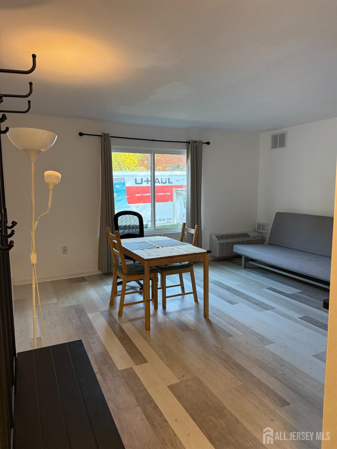 73 Eton Way Image 3