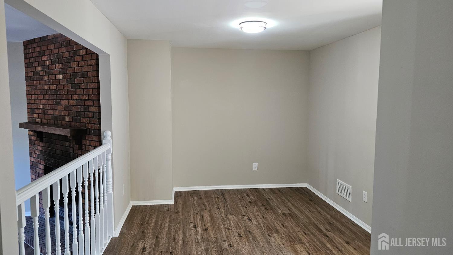 9 NW pinetree Court Image 5
