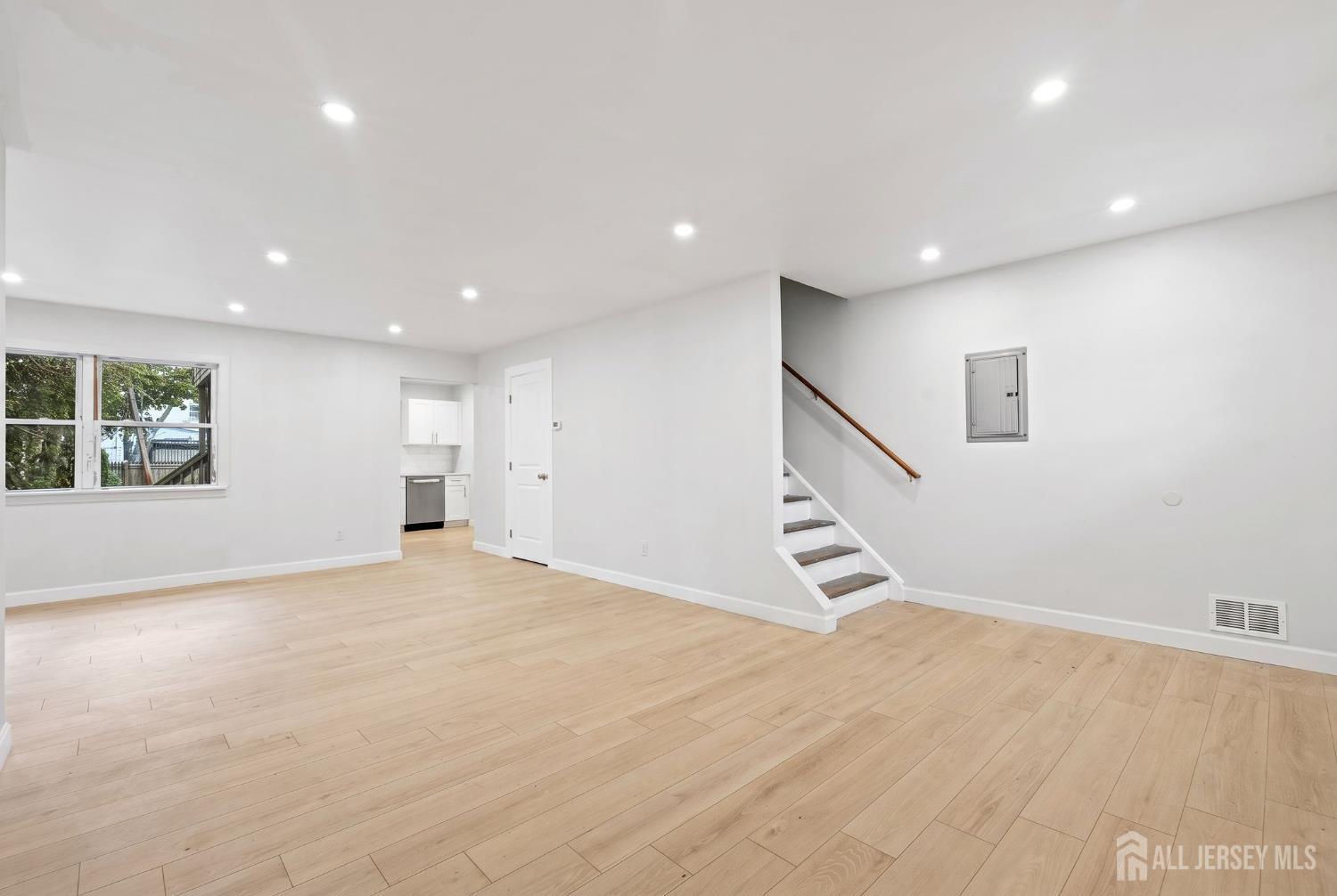8 James Street Image 3