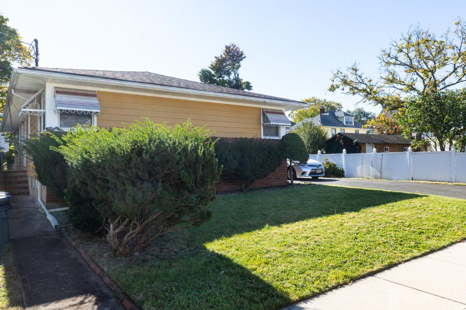 412 Montgomery Street Image 3