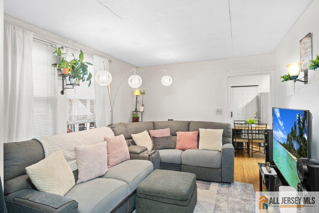 562 Jacques Street Image 4
