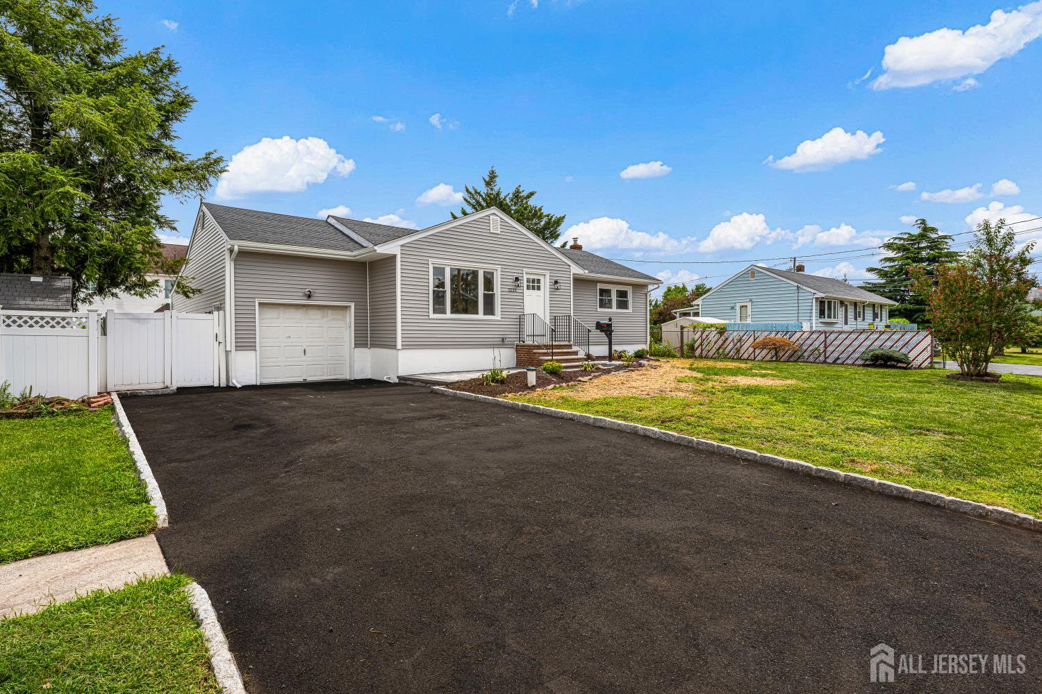 1221 Charter Street Image 4