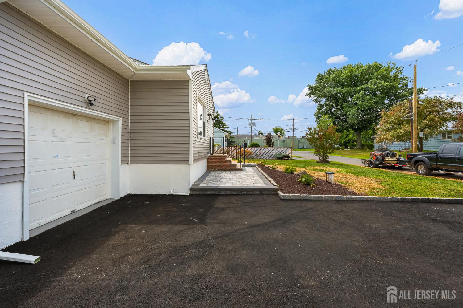1221 Charter Street Image 5