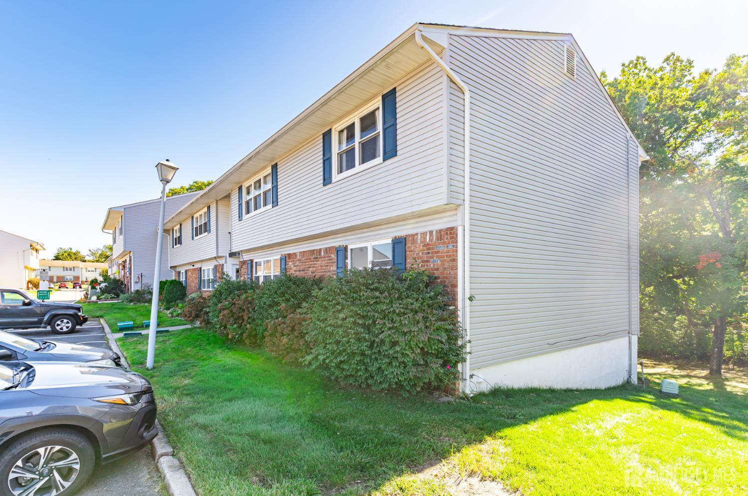 11 Indiana Court B Image 3