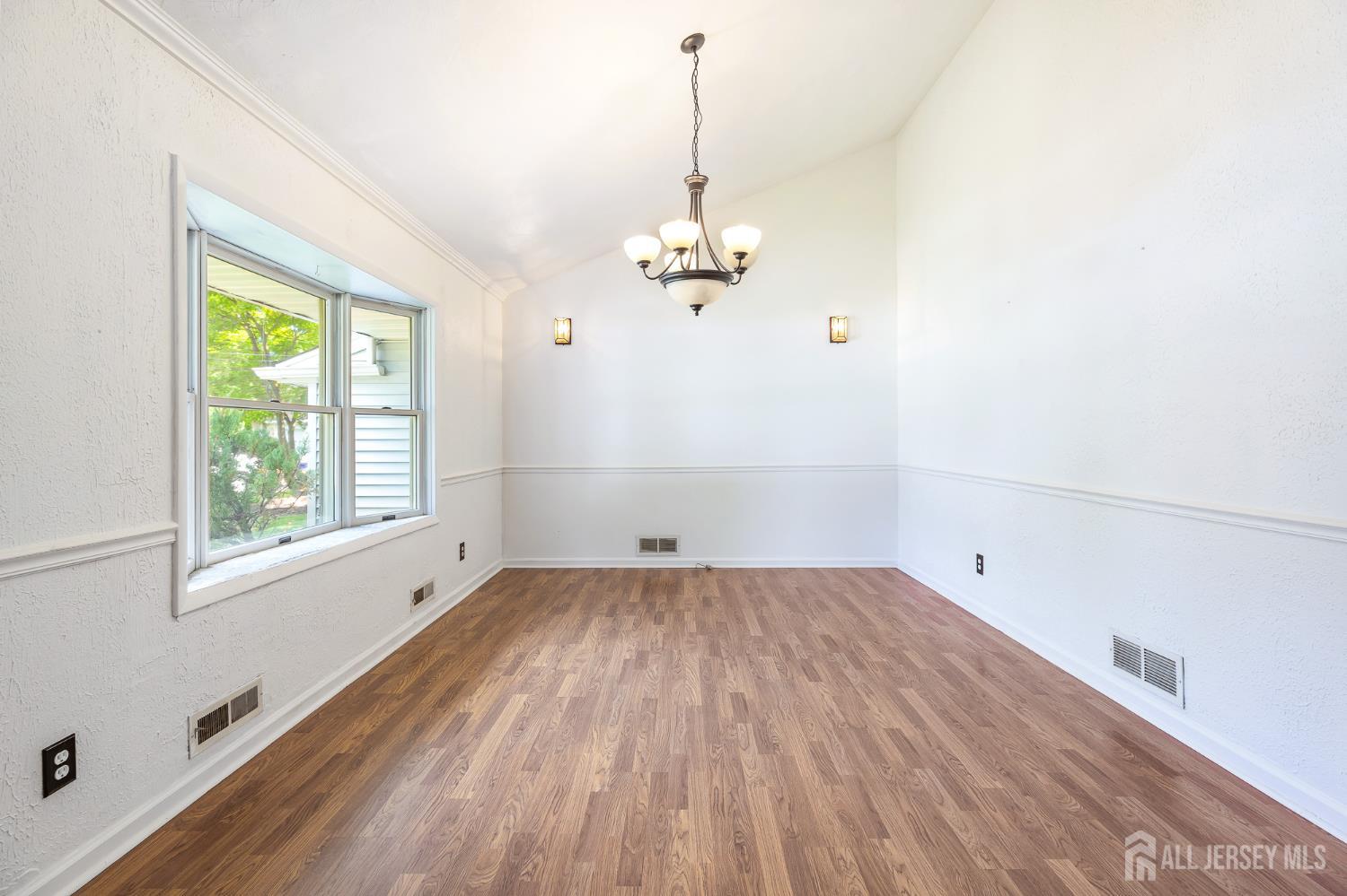 233 Henry Court Image 3