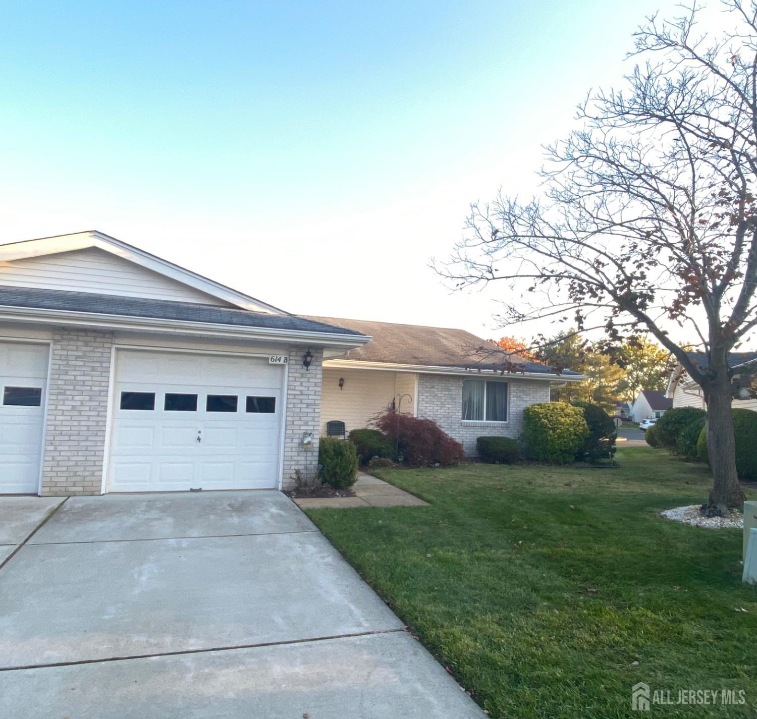 614 Lemington Plaza B Image 3