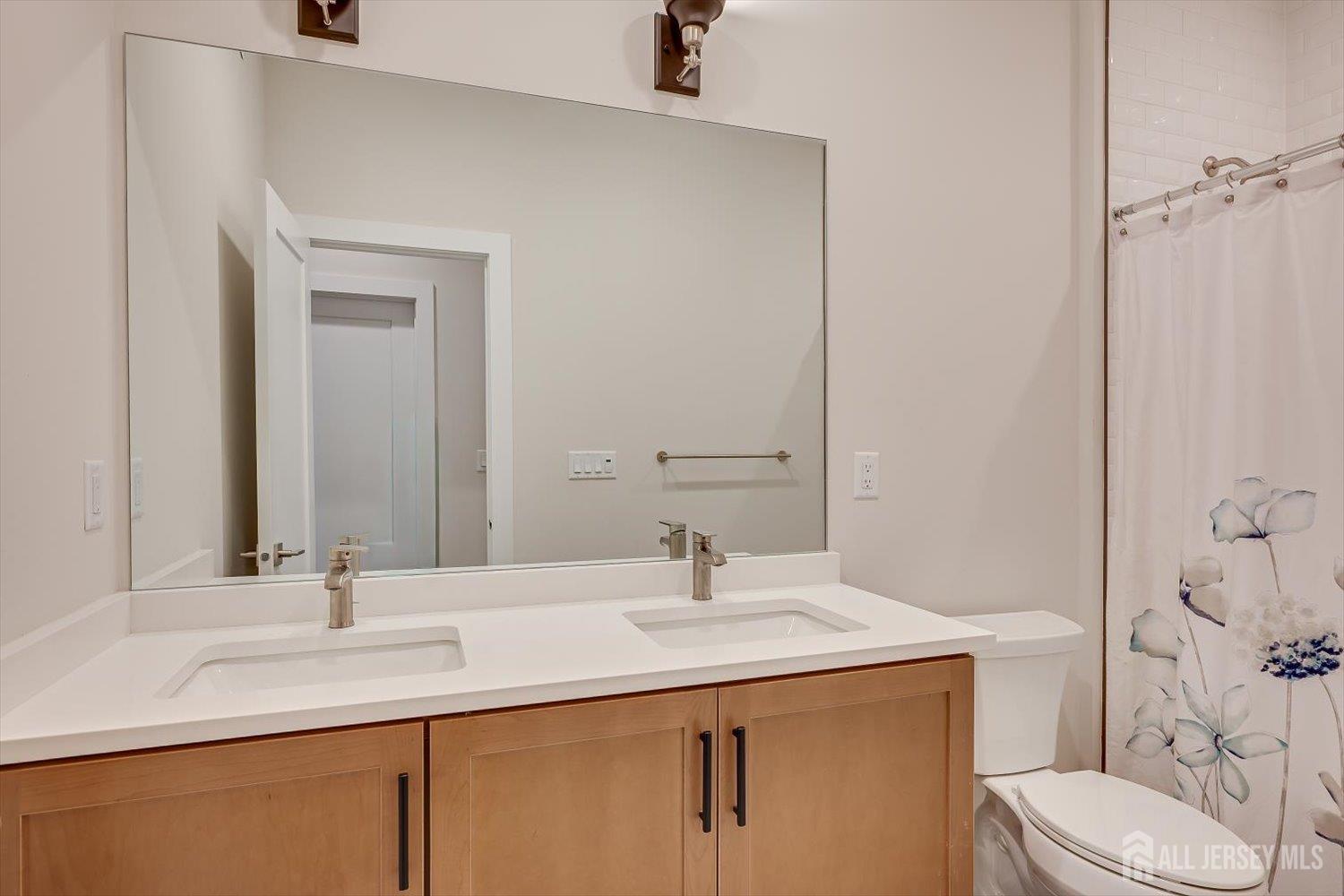 16 Valiant Court, Middletown, NJ, 07748 image 20