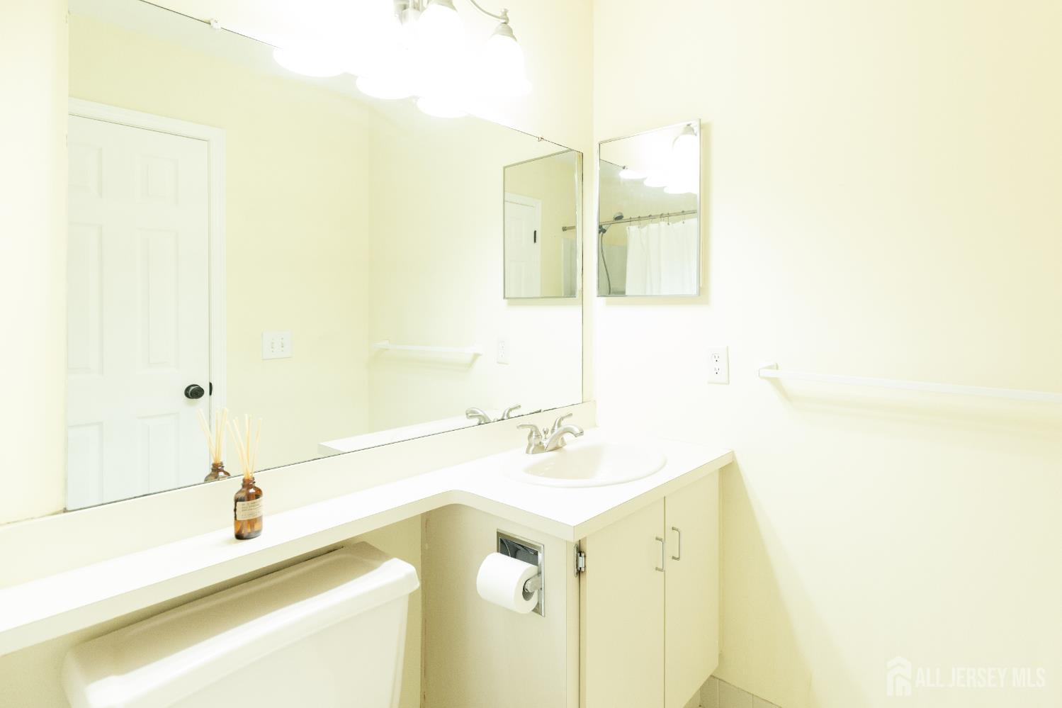 130 Albury Way, North Brunswick, NJ, 08902 image 24
