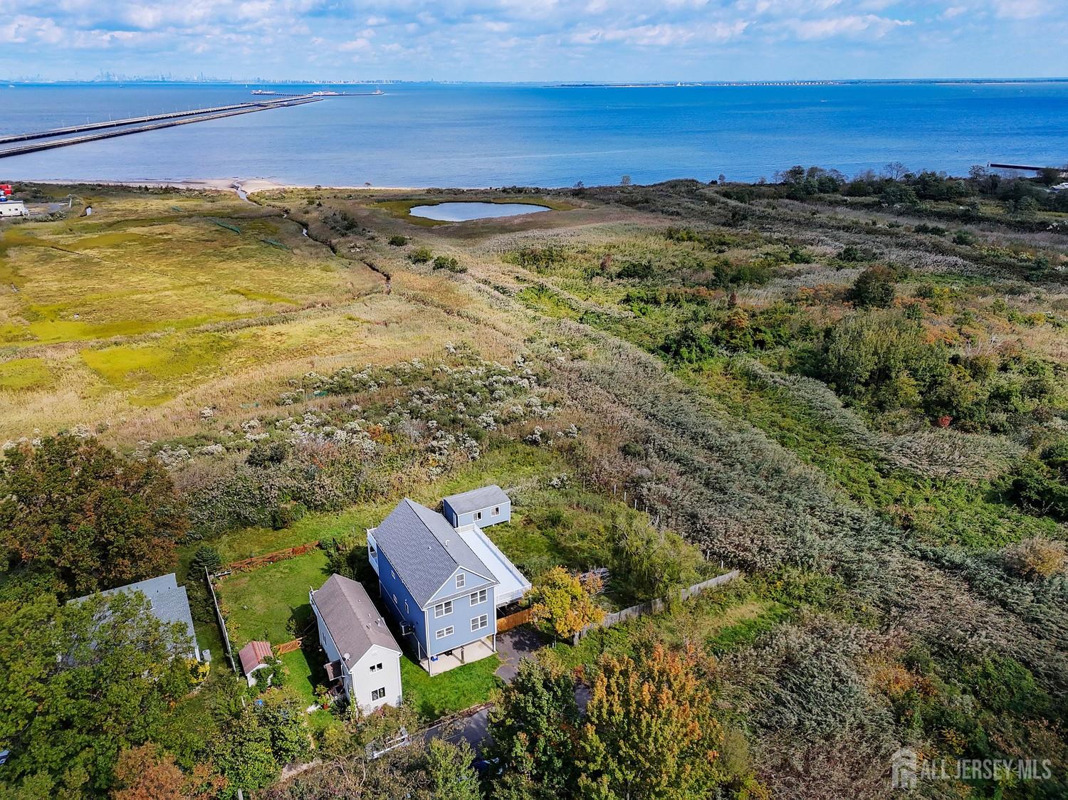 227 Bay Avenue Image 3