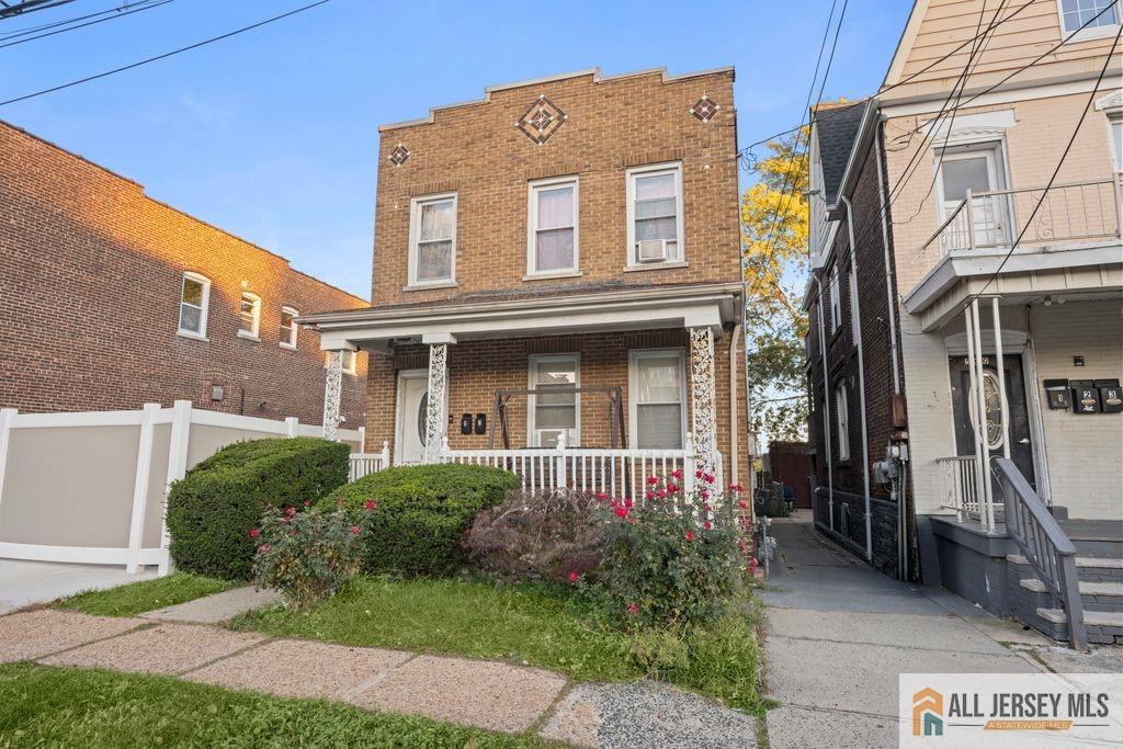 562 Jacques Street Image 3