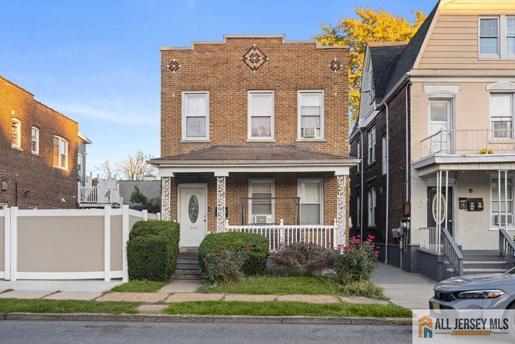 562 Jacques Street Image 2