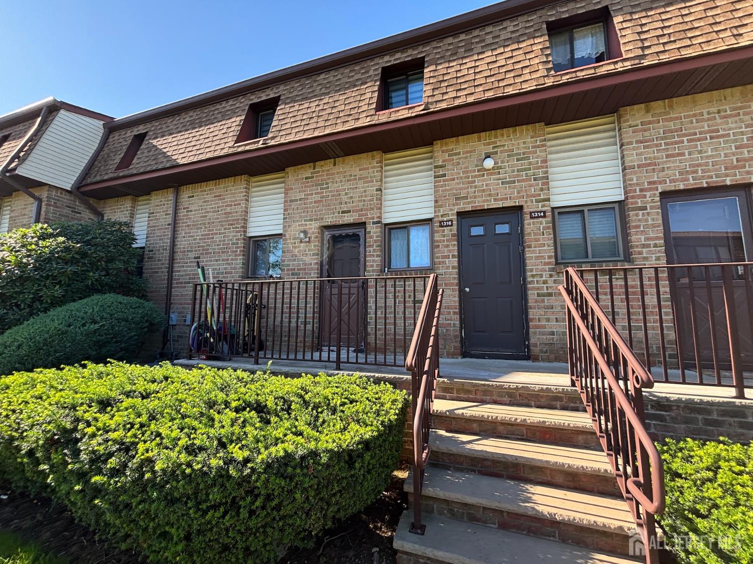 1315 N Oaks Boulevard Image 2