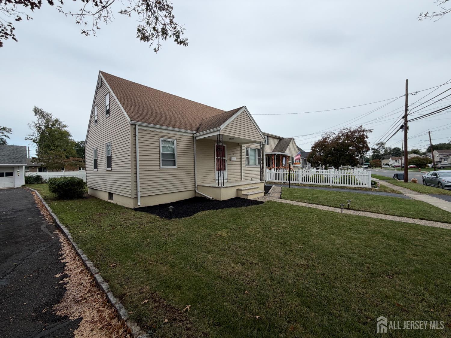 225 225 Harris Avenue Image 5