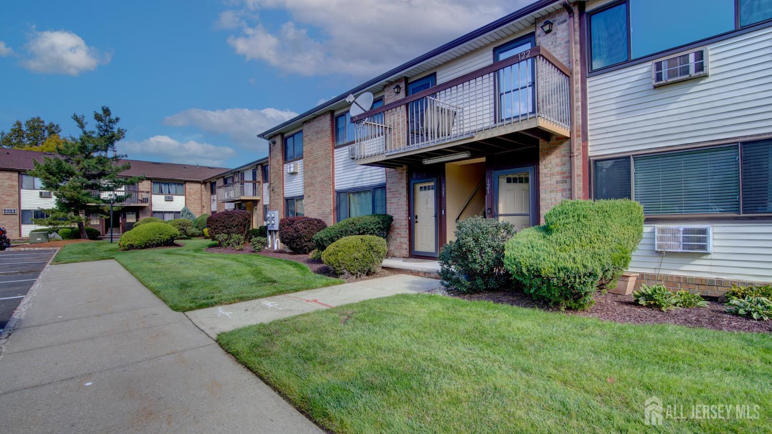 123 Cricket Lane, Woodbridge Proper, NJ, 07095