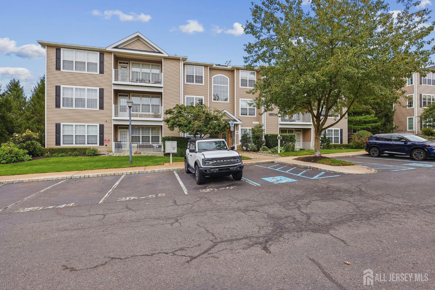 378 Saint Andrews Place Image 3